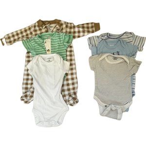 Lot 6 Boy's Onesies & sleeper Size NB